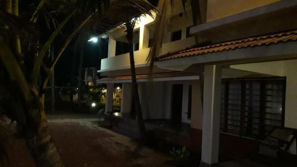 Kizhunna Rock Beach House Kannur Buitenkant foto